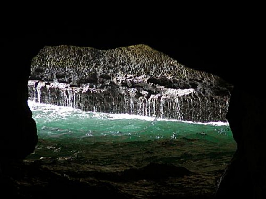 ../Images/roshhaniqragrotto.jpg