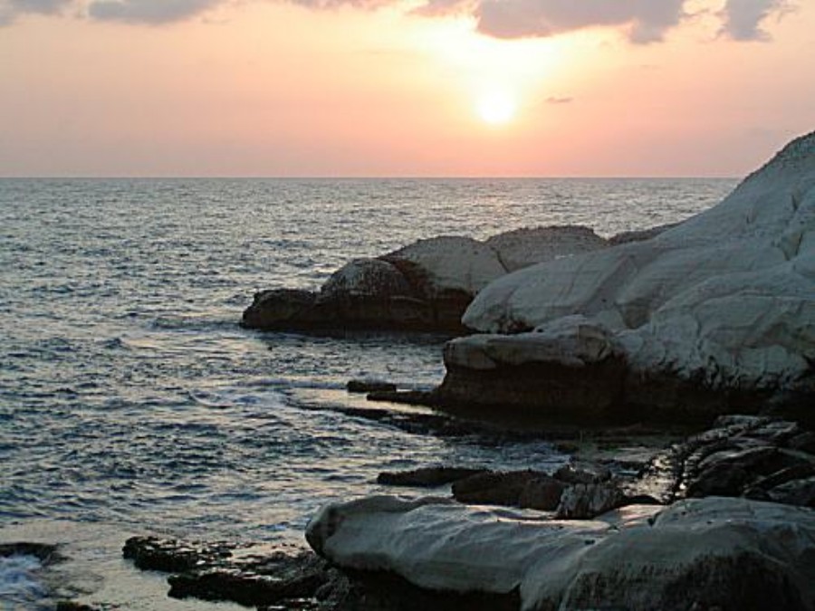../Images/roshhaniqrasunset.jpg
